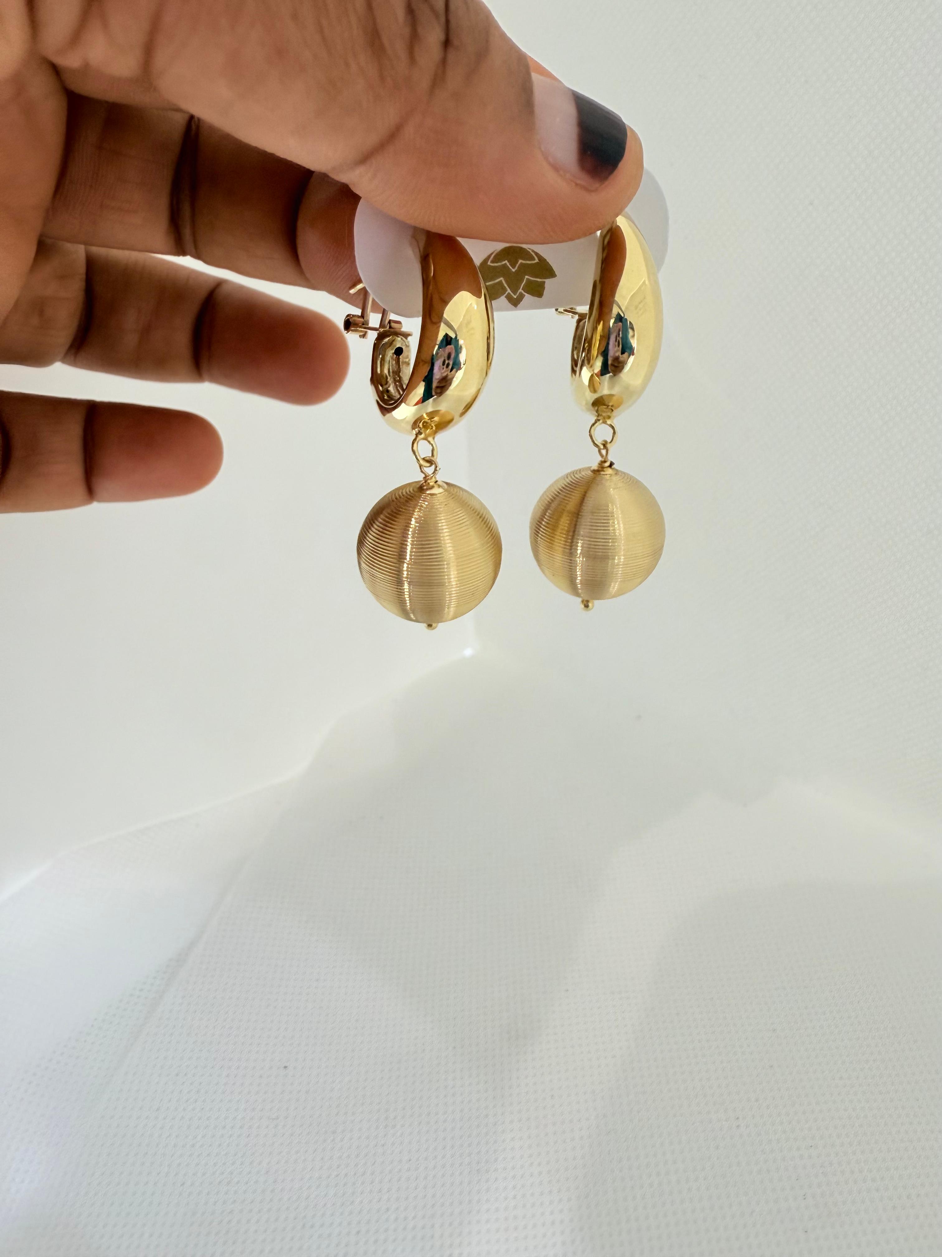 female gold earrings
