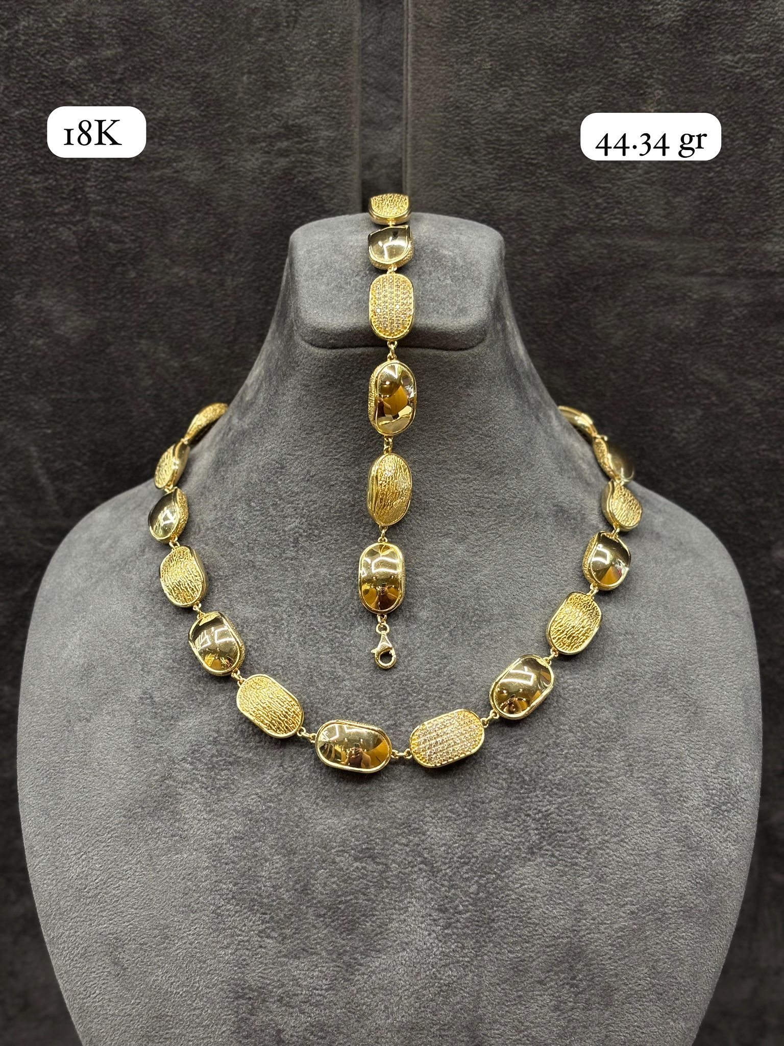 Minimalist 18K Italian gold necklace set (44.34g).